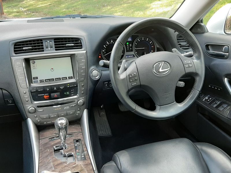 LEXUS IS