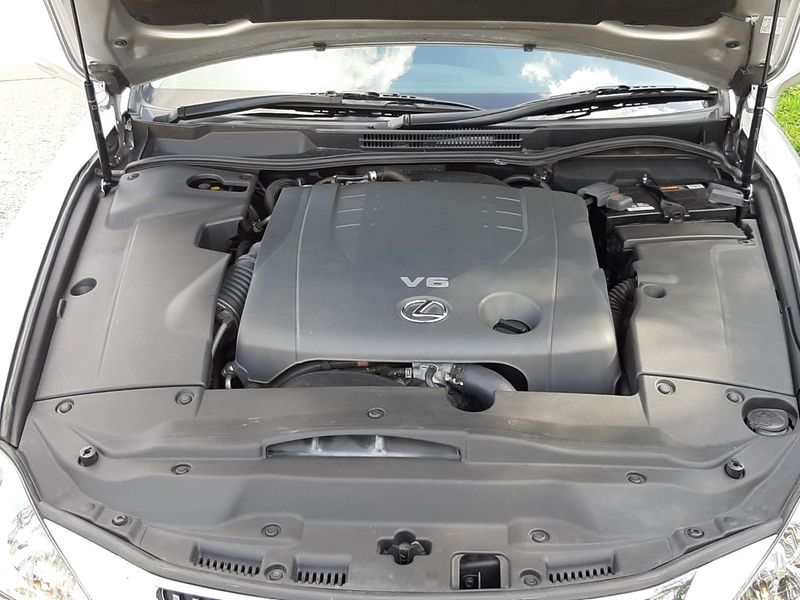 LEXUS IS