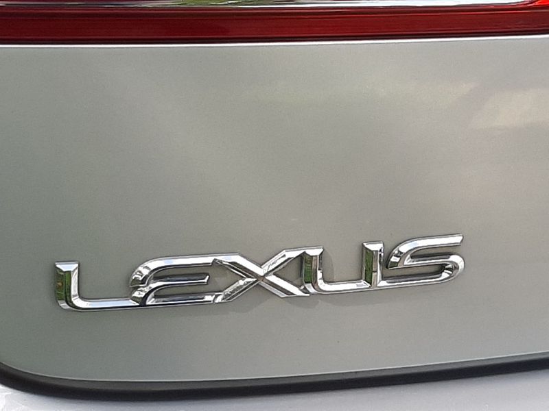 LEXUS IS