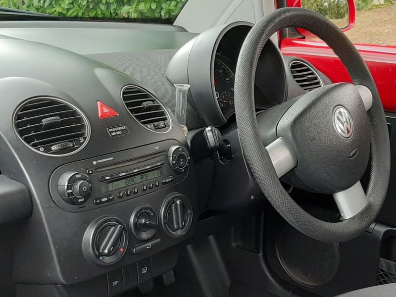 VOLKSWAGEN BEETLE