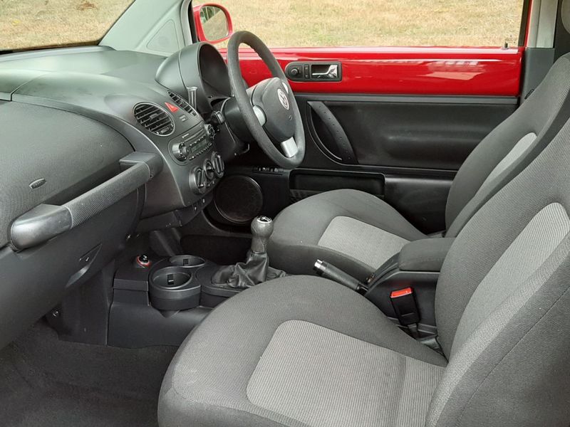 VOLKSWAGEN BEETLE