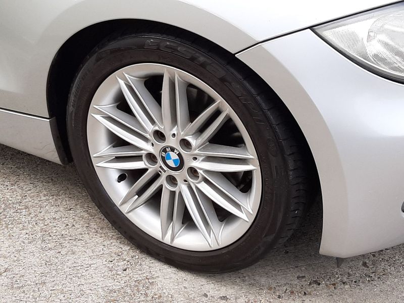 BMW 1 SERIES