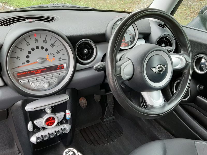 MINI HATCH