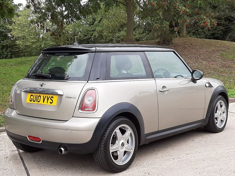 MINI HATCH