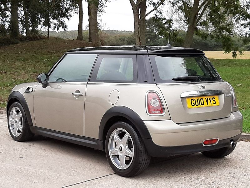 MINI HATCH