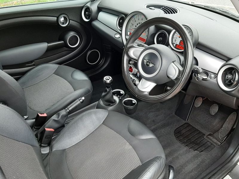 MINI HATCH