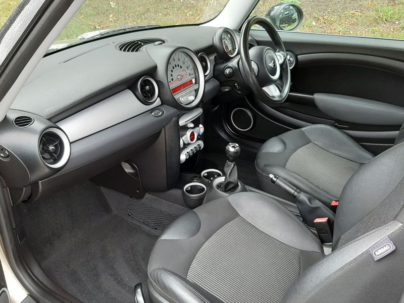 MINI HATCH