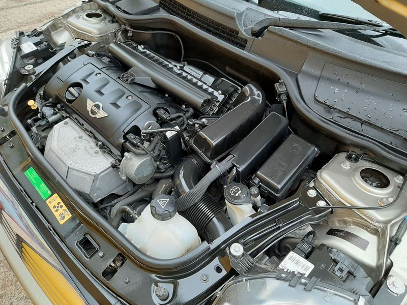 MINI HATCH