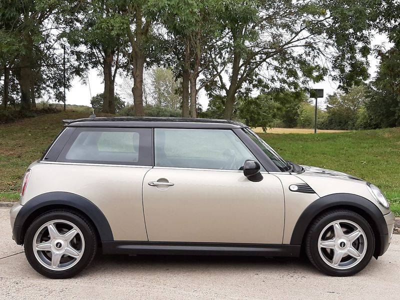 MINI HATCH