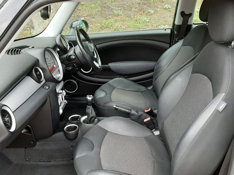 MINI HATCH