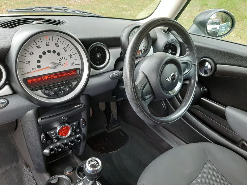 MINI HATCH