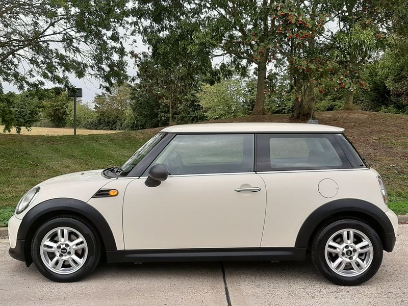 MINI HATCH