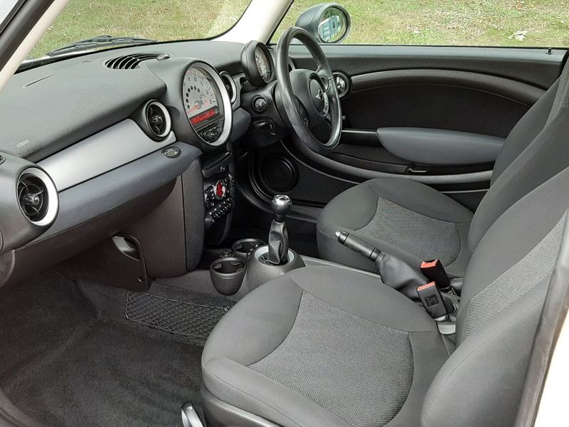 MINI HATCH