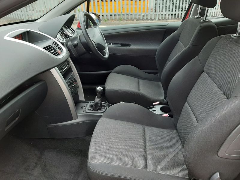 PEUGEOT 207
