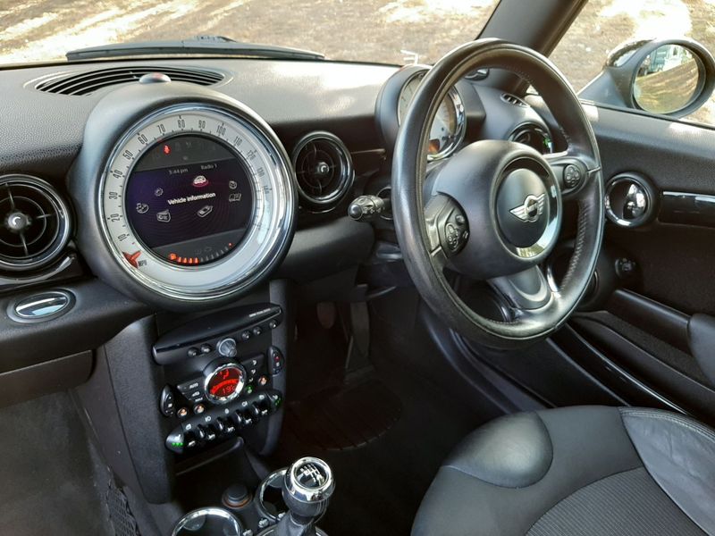 MINI HATCH