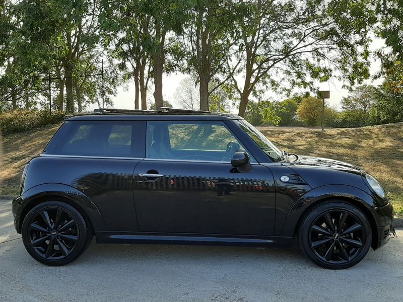 MINI HATCH