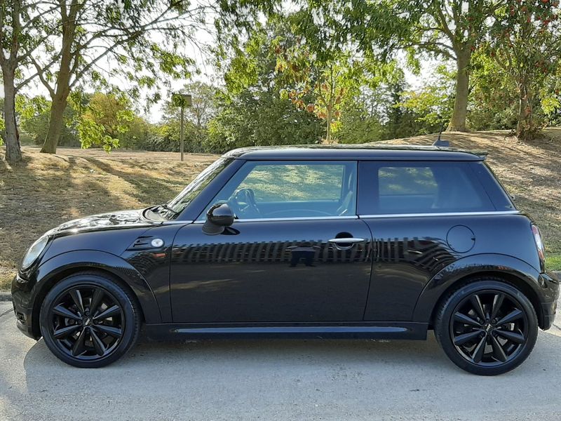 MINI HATCH