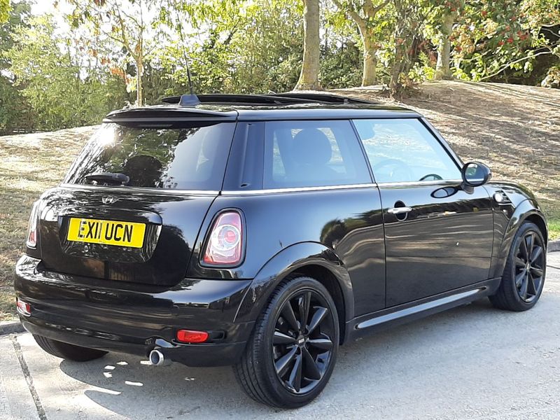 MINI HATCH