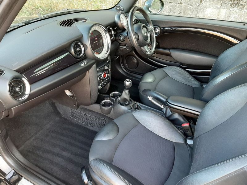 MINI HATCH
