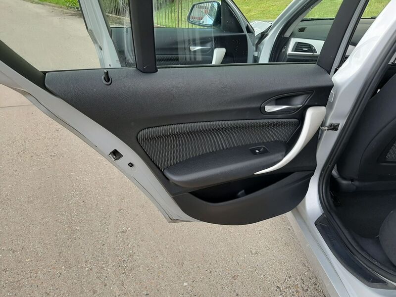 BMW 1 SERIES