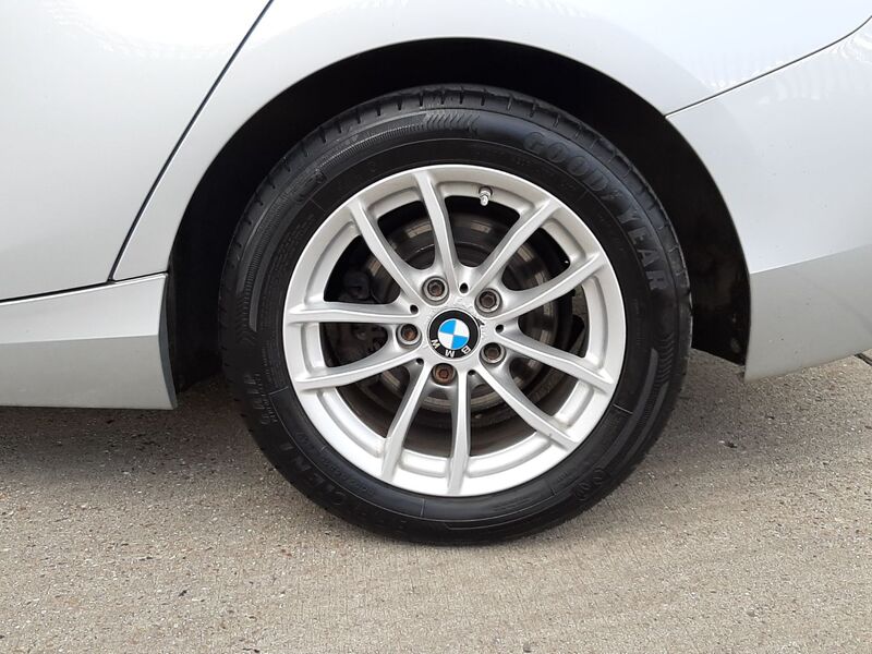 BMW 1 SERIES