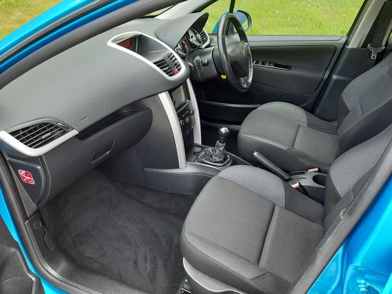 PEUGEOT 207