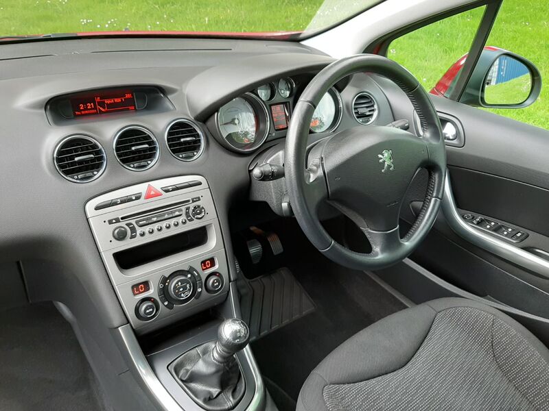 PEUGEOT 308