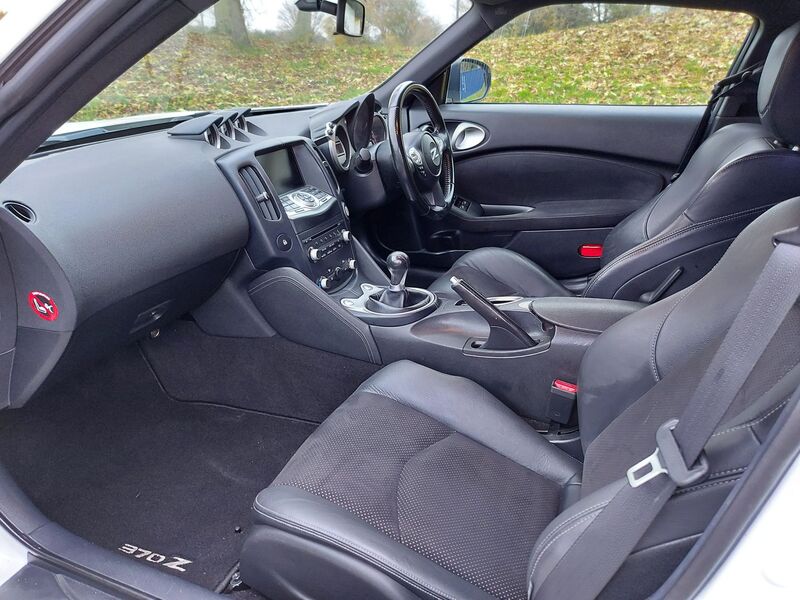 NISSAN 370Z