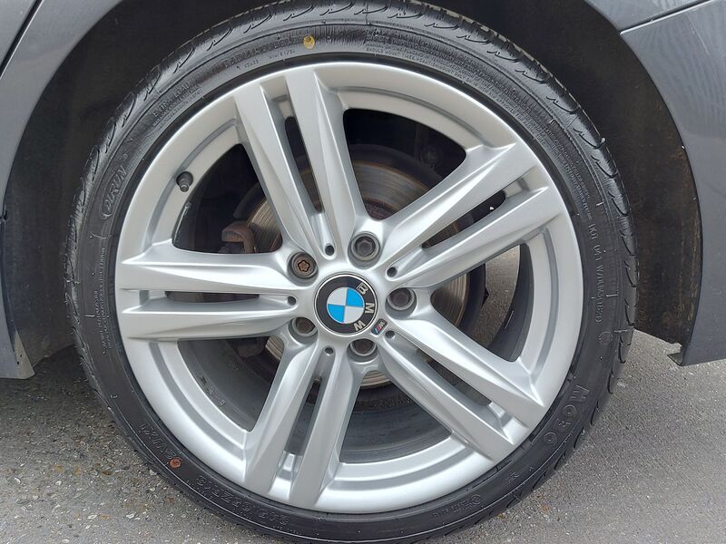 BMW 1 SERIES