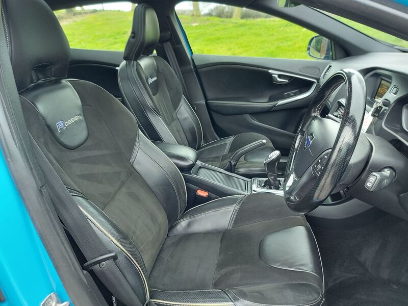 VOLVO V40