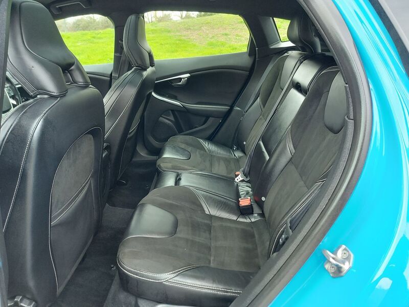 VOLVO V40