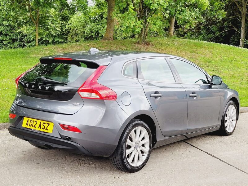 VOLVO V40