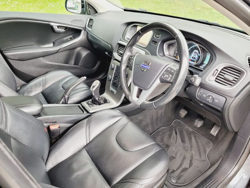 VOLVO V40