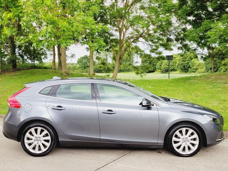 VOLVO V40