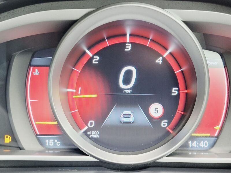 VOLVO V40
