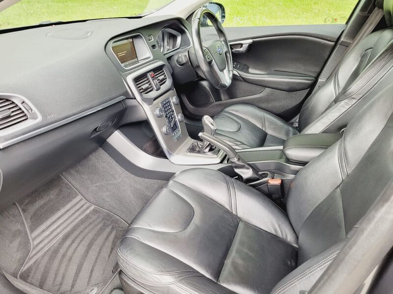 VOLVO V40