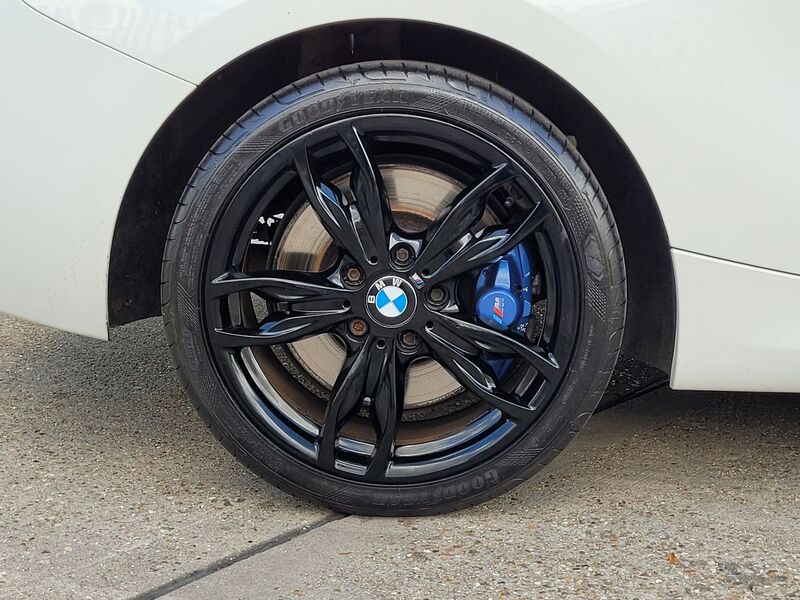 BMW 1 SERIES