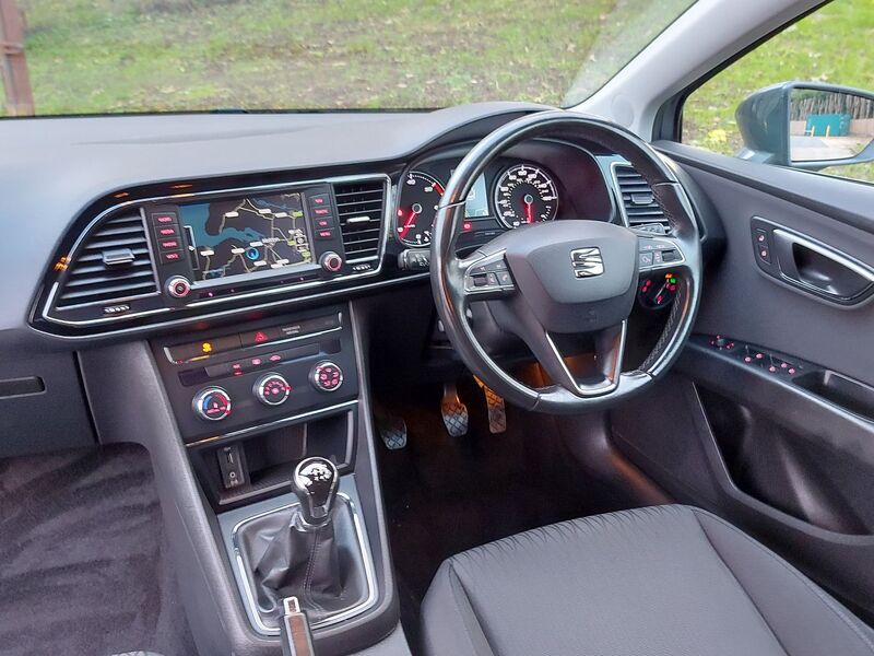 SEAT LEON