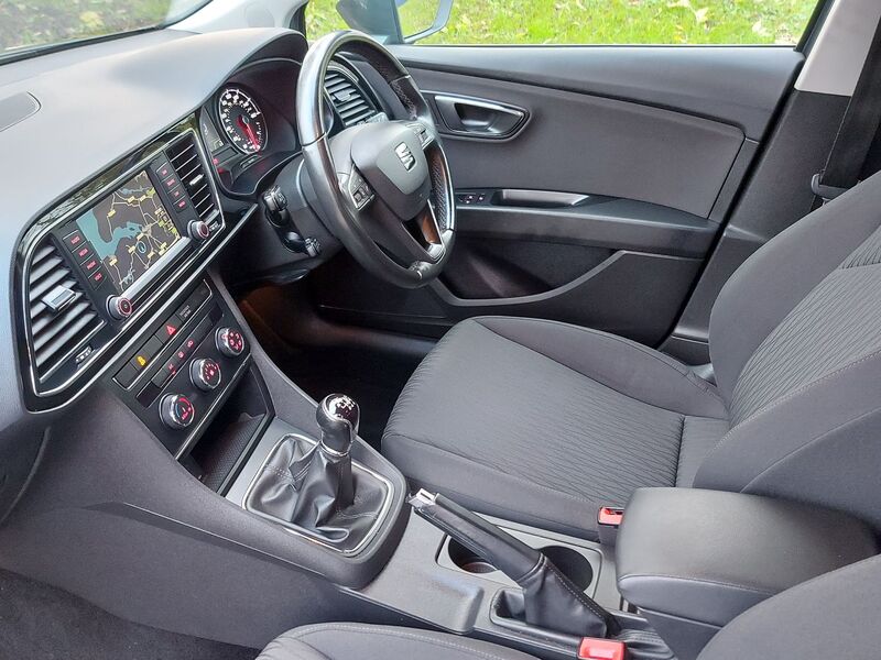 SEAT LEON