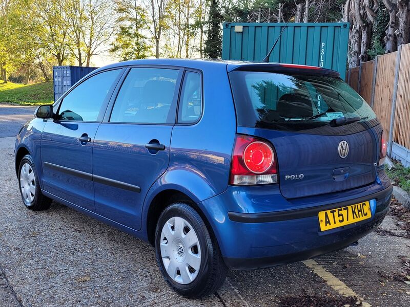 VOLKSWAGEN POLO