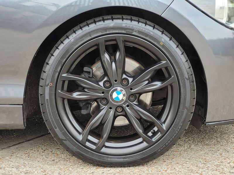 BMW 1 SERIES