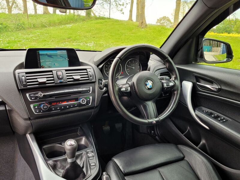 BMW 1 SERIES