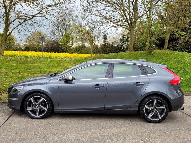 VOLVO V40