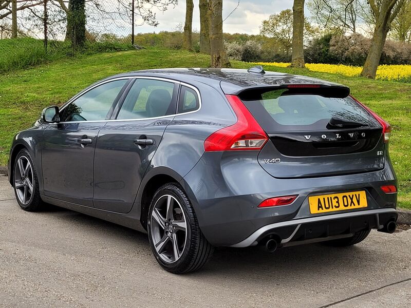 VOLVO V40