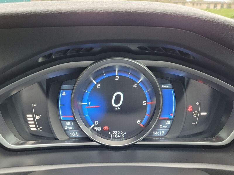 VOLVO V40