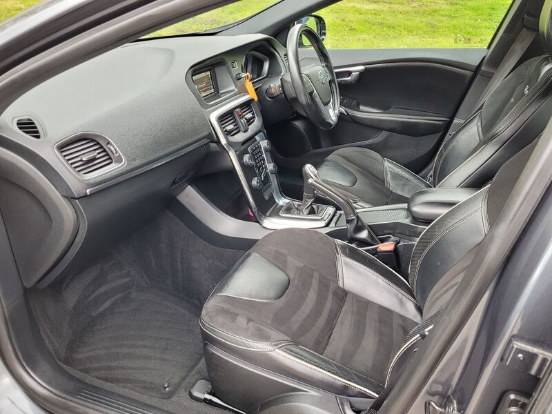 VOLVO V40