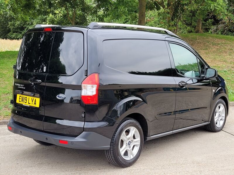 FORD TRANSIT COURIER