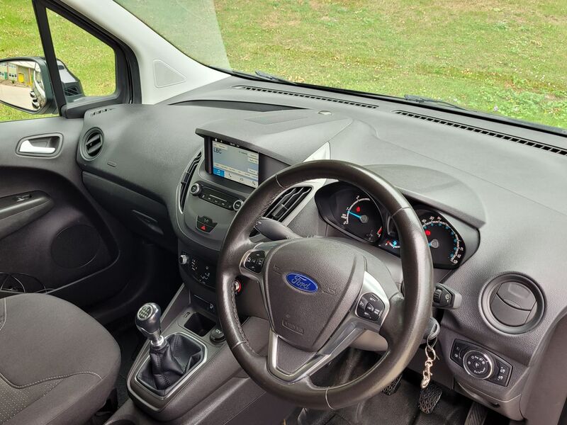 FORD TRANSIT COURIER