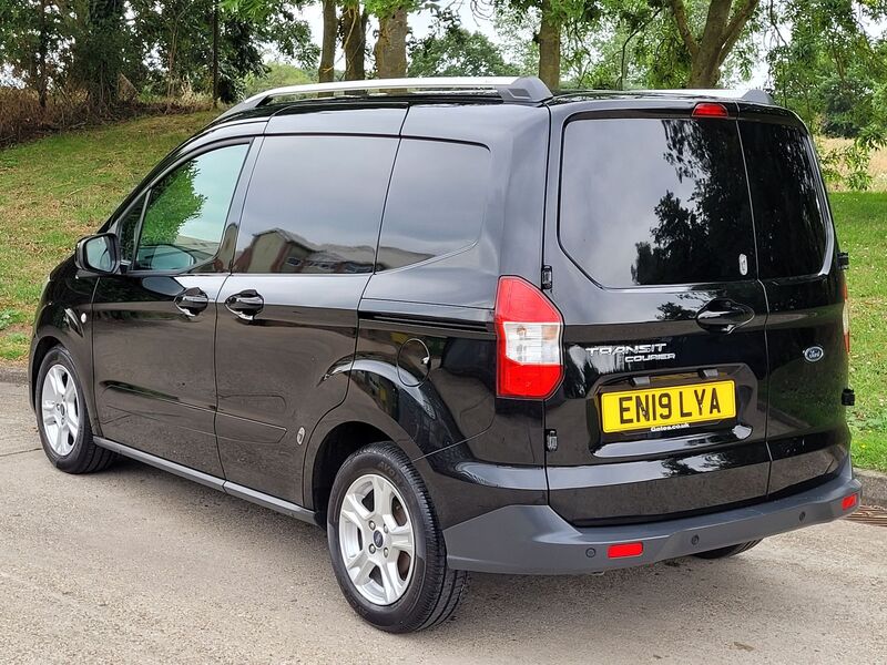 FORD TRANSIT COURIER