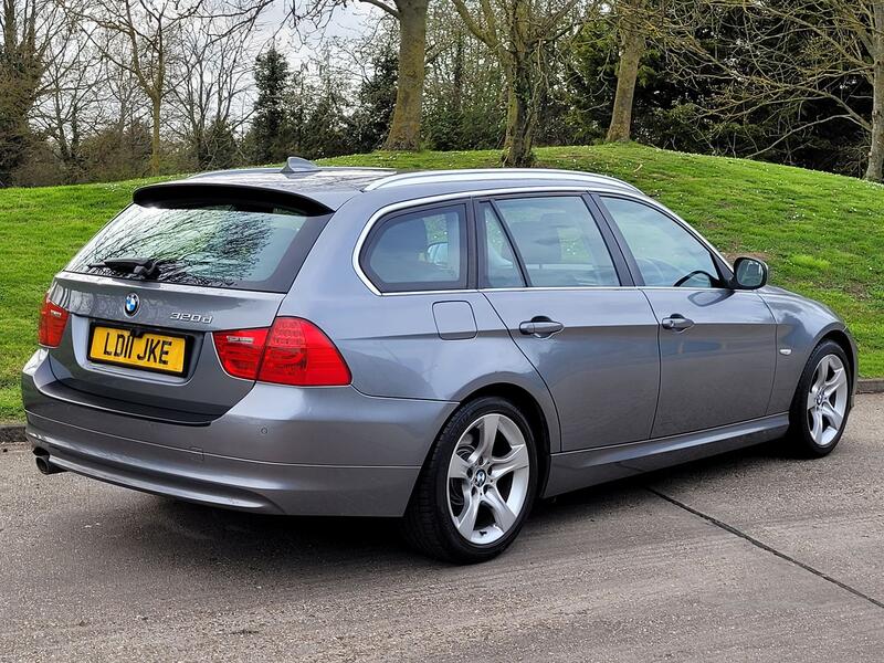 BMW 3 SERIES
